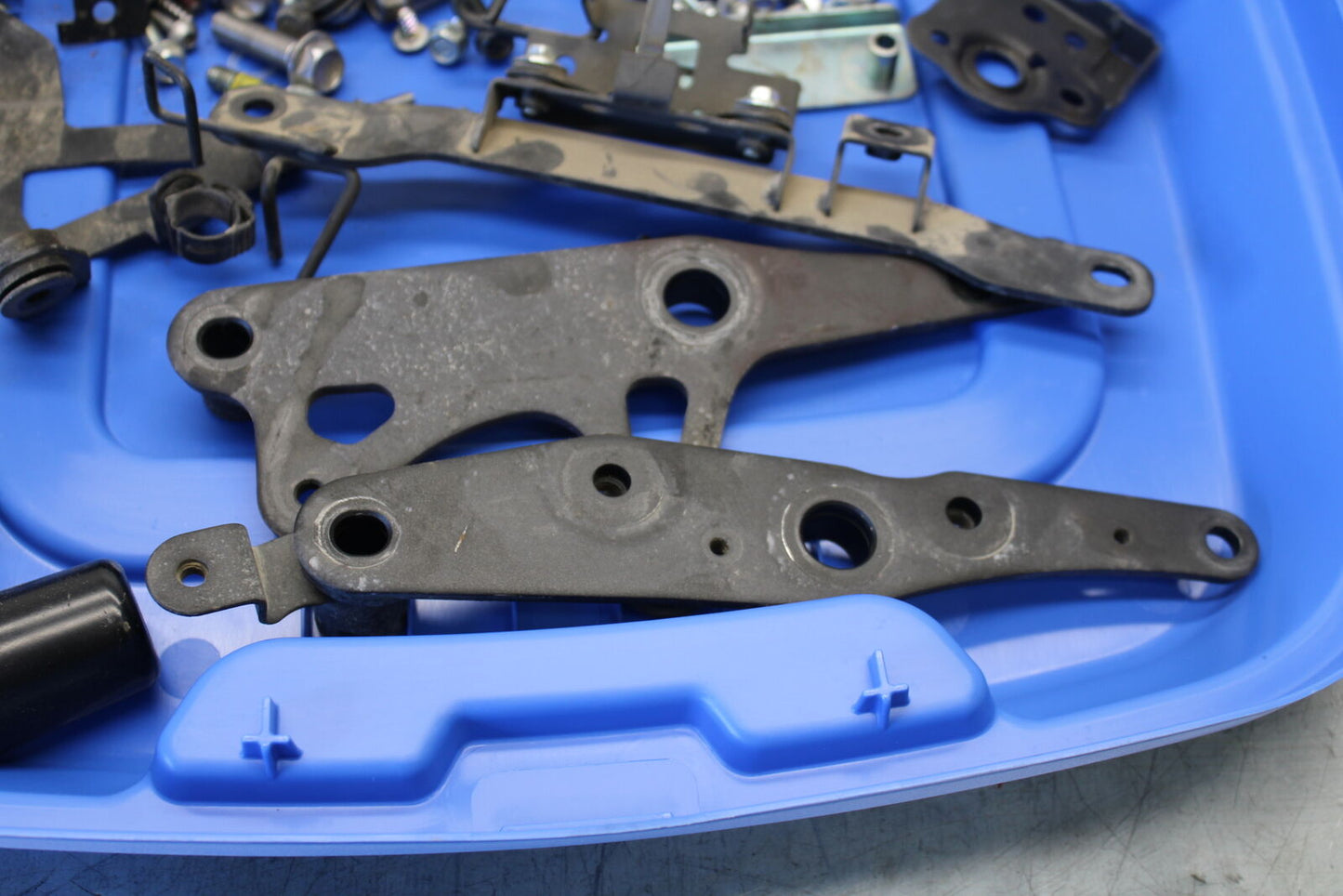 19-22 KAWASAKI Z400 ENGINE MOUNTING BOLTS HARDWARE MOTOR SCREWS BB708