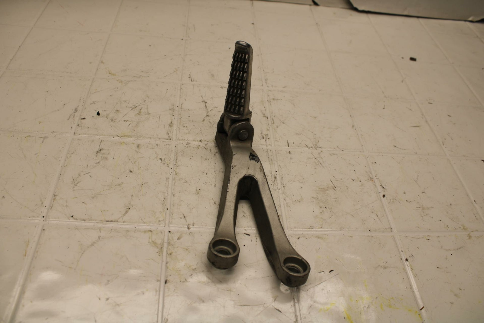 02-03 KAWASAKI NINJA ZX9R ZX900F RIGHT REAR BACK PASSENGER PEG BB06