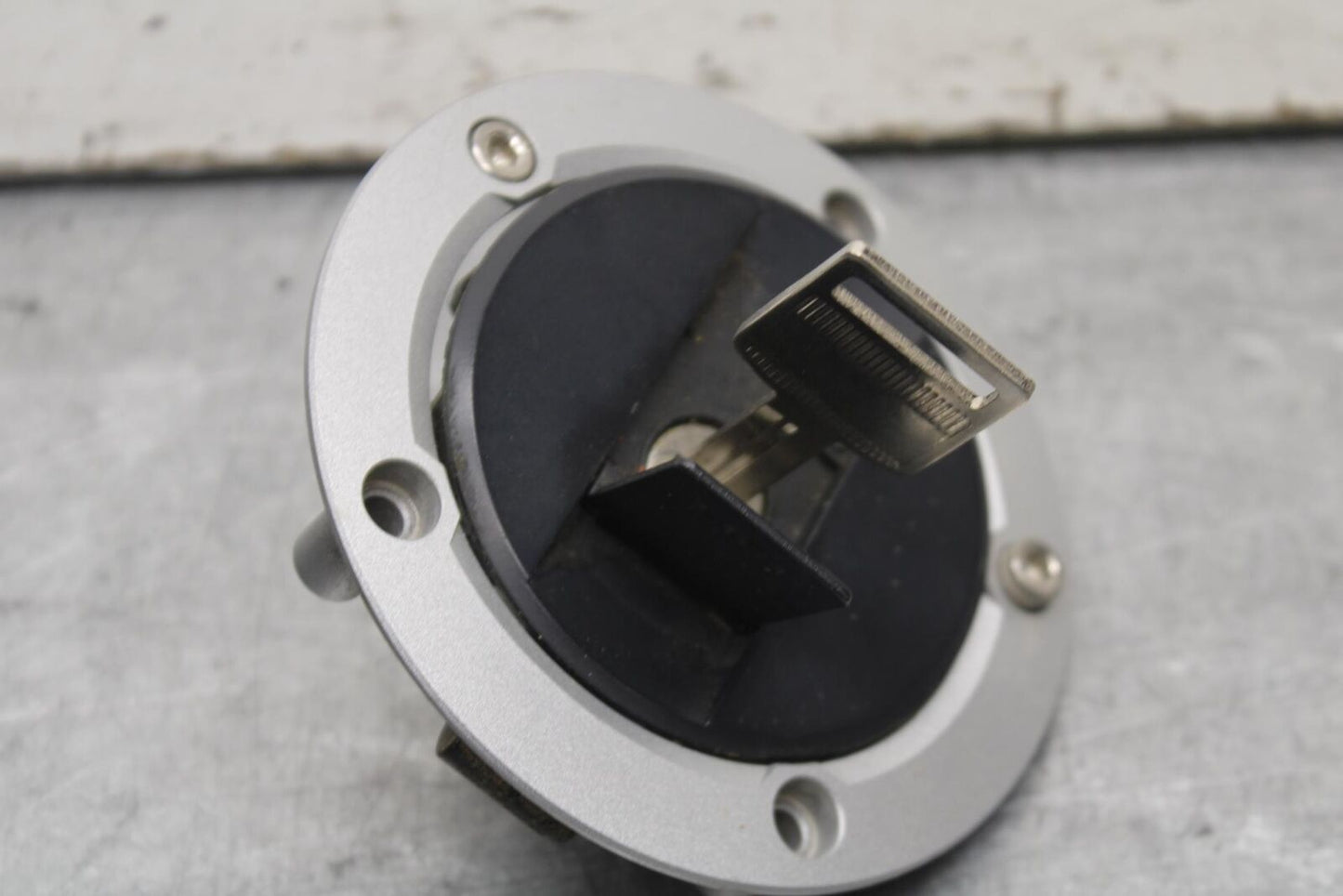 11-24 SUZUKI GSXR  600 750 FUEL TANK GAS CAP BB630