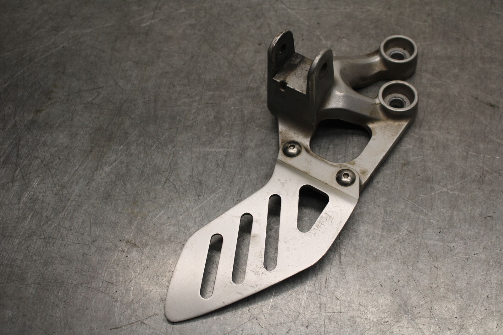 06-07 SUZUKI GSXR750 LEFT REARSET REAR SET DRIVER FOOT PEG REST STOP BB670