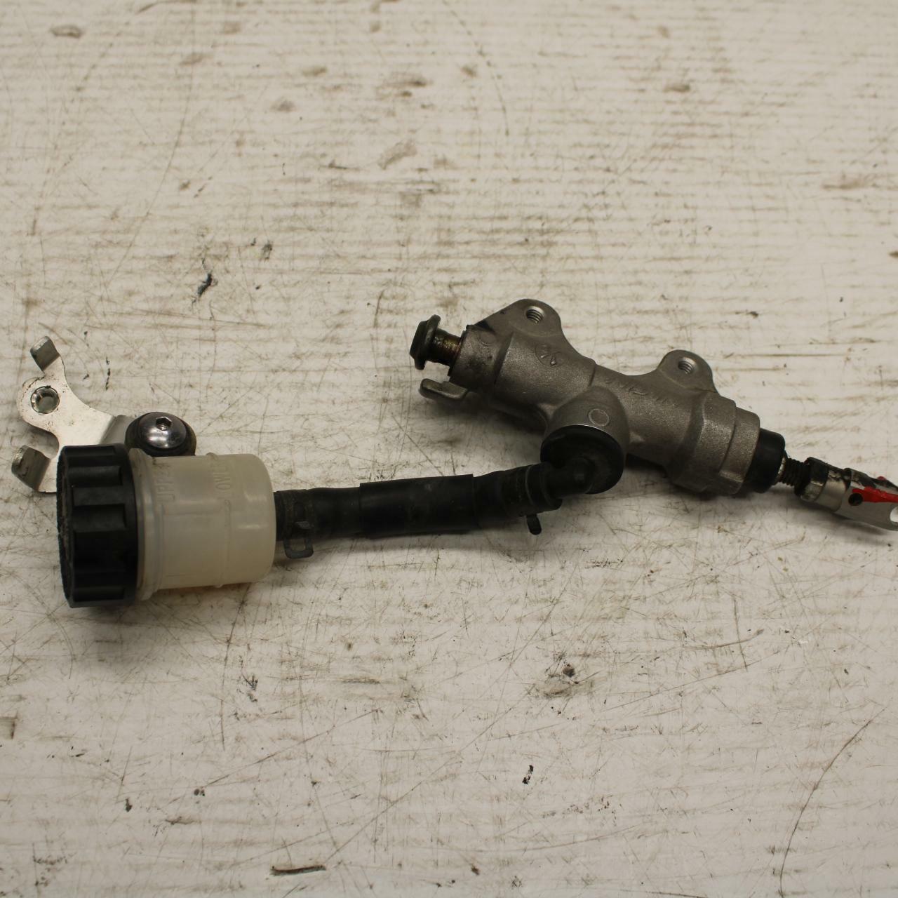 07 YAMAHA YZF R6 2c0 REAR BACK BRAKE MASTER CYLINDER W RESERVOIR BB297
