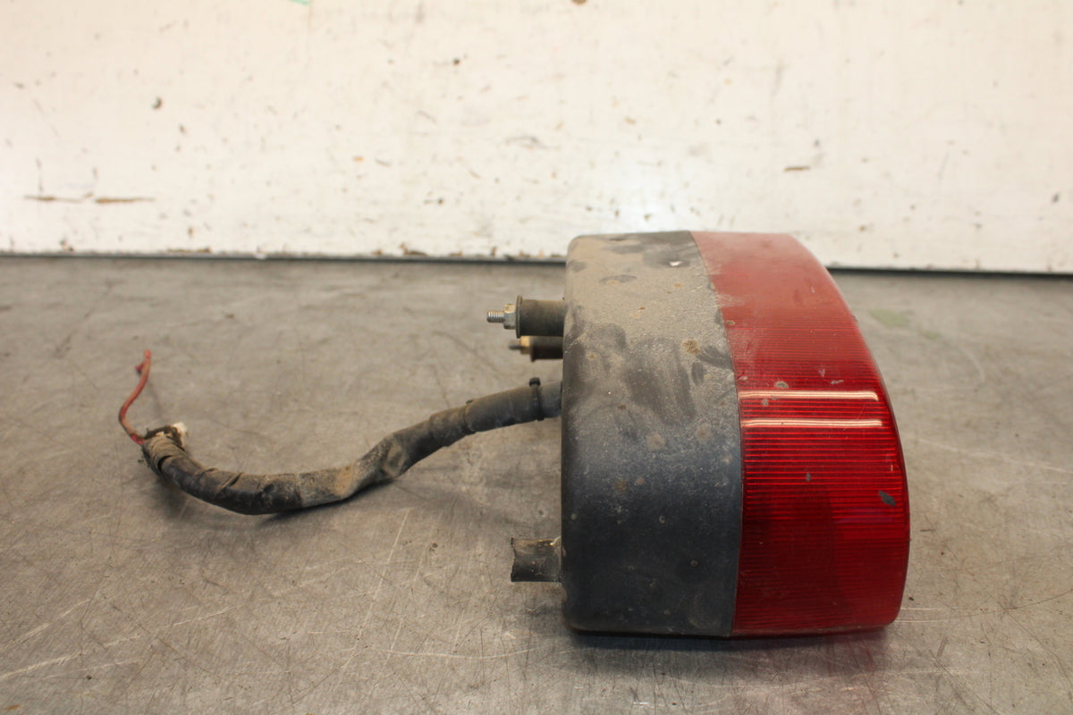 01-06 TRIUMPH TIGER 955I REAR TAIL TAILLIGHT BACK BRAKE LIGHT BB693