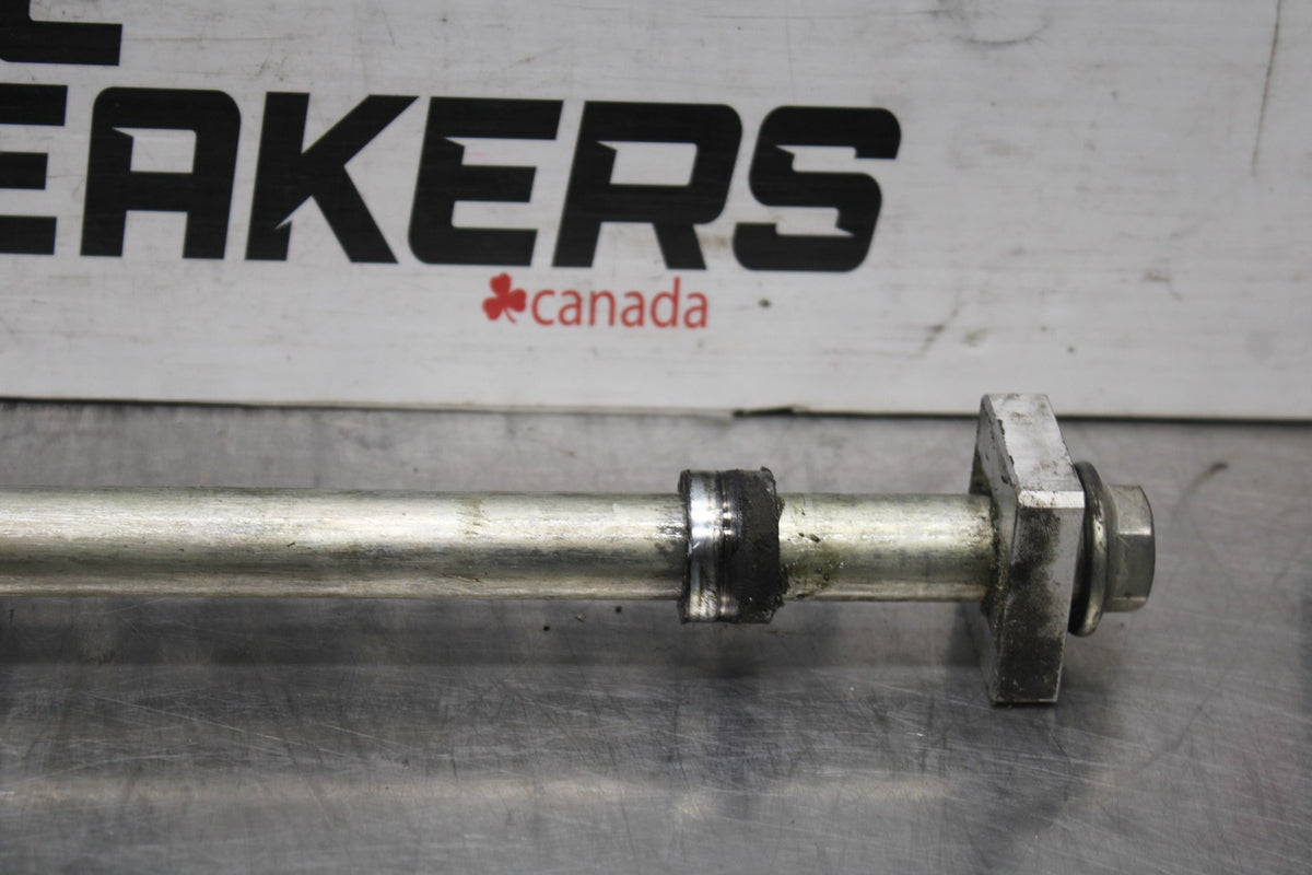 23 KAWASAKI Z900RS REAR AXLE BACK WHEEL RIM PIVOT BOLT AXEL BB935