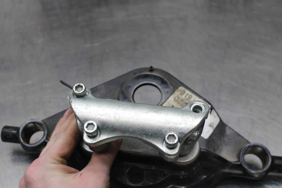 08 HARLEY-DAVIDSON ELECTRA GLIDE POLICE EFI FLHTPI UPPER TRIPLE TREE CLAMP BB816