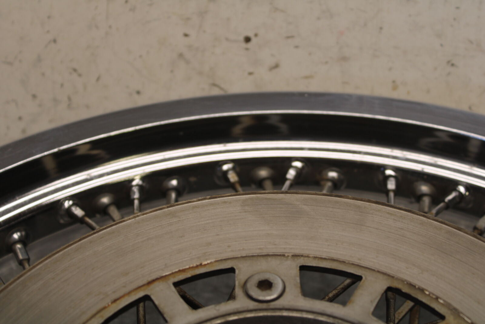 85-86 SUZUKI MADURA 1200 FRONT WEHHEL FRONT RIM  BB691