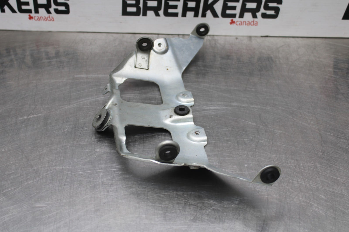 06-07 SUZUKI GSXR 600 FRONT GAS TANK FUEL FAIRING COWL COVER MOUNT BRACKET BB845