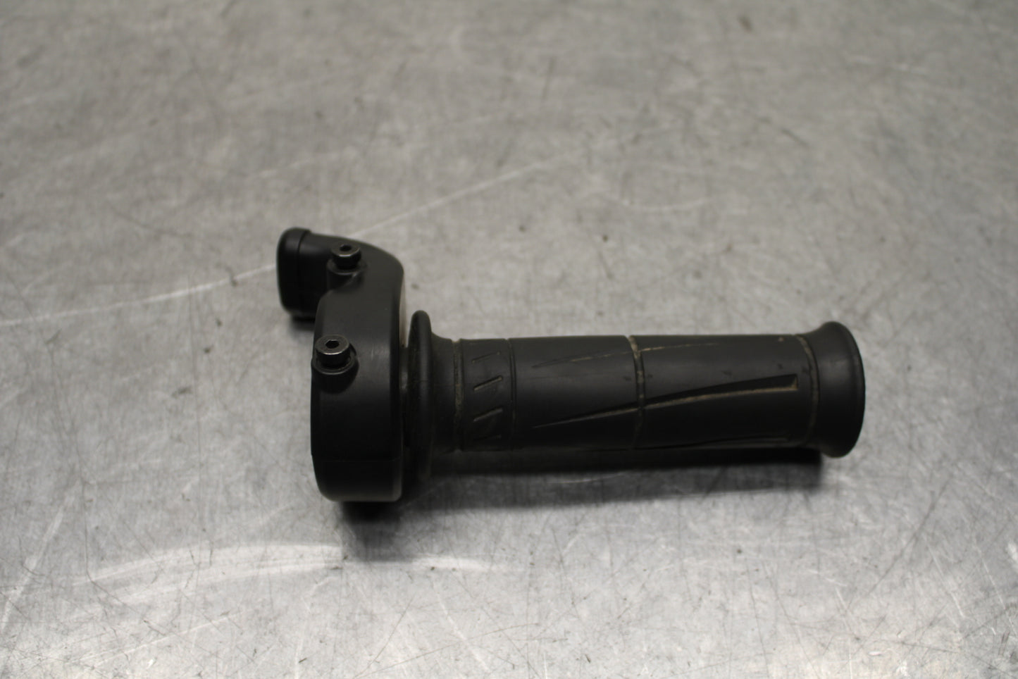 16 KAWASAKI NINJA ZX10R THROTTLE CABLE HOUSING AND TUBE BB650