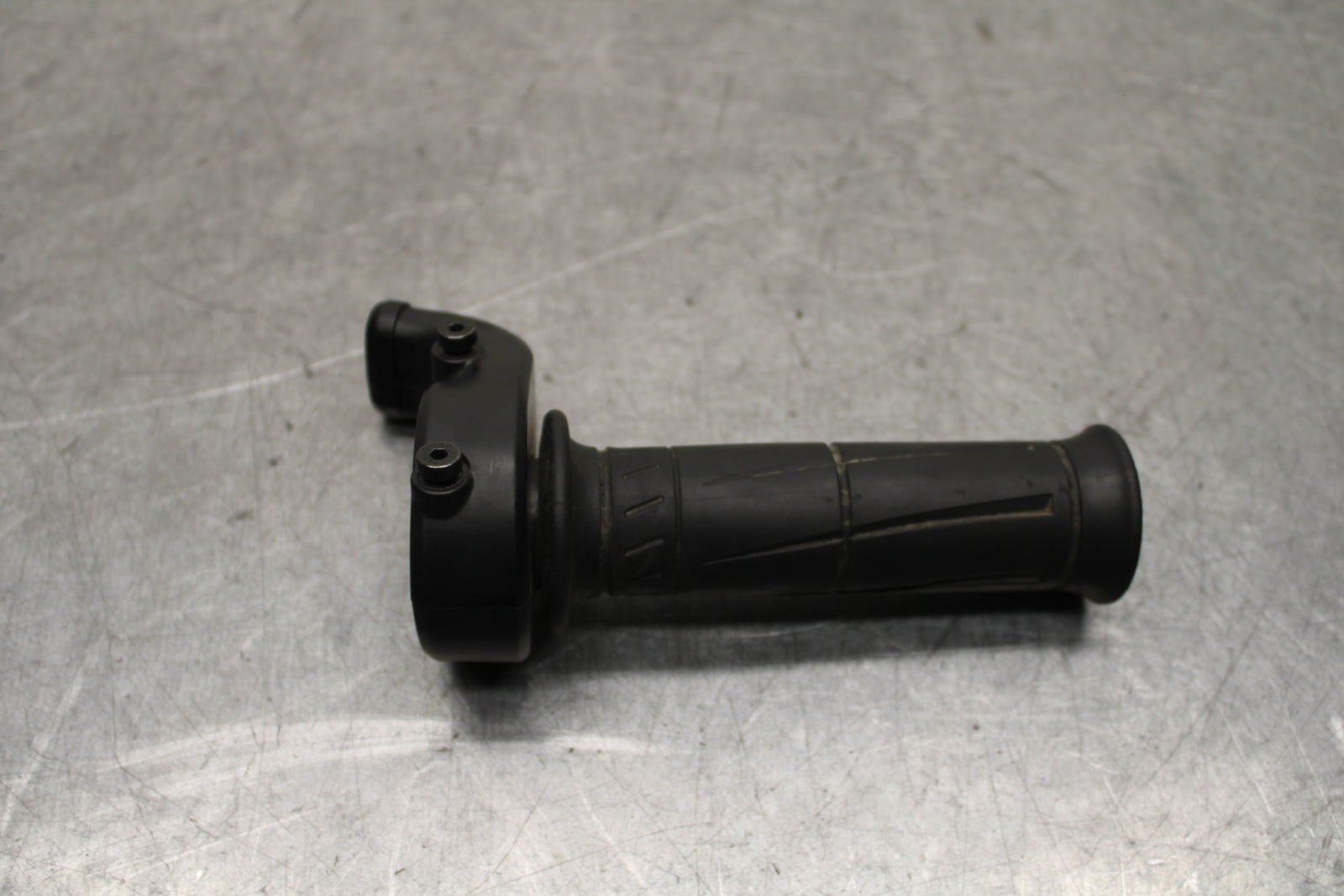 16 KAWASAKI NINJA ZX10R THROTTLE CABLE HOUSING AND TUBE BB650