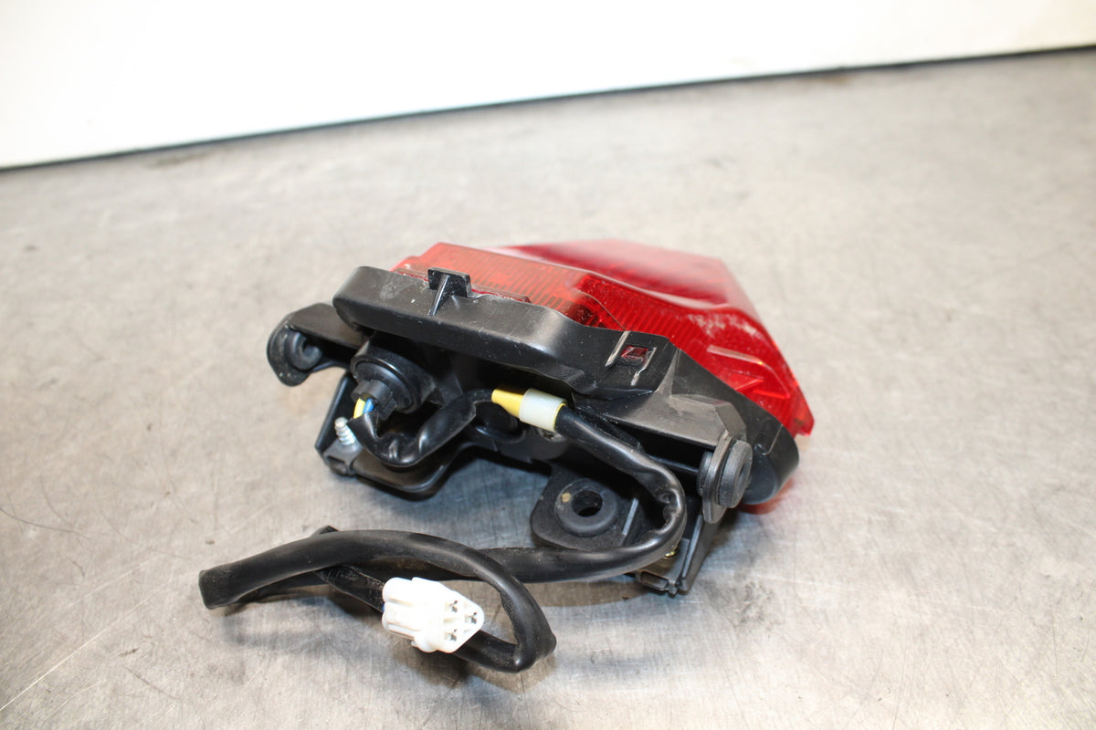 19-21 YAMAHA YZF R3 REAR TAIL TAILLIGHT BACK BRAKE LIGHT BB121