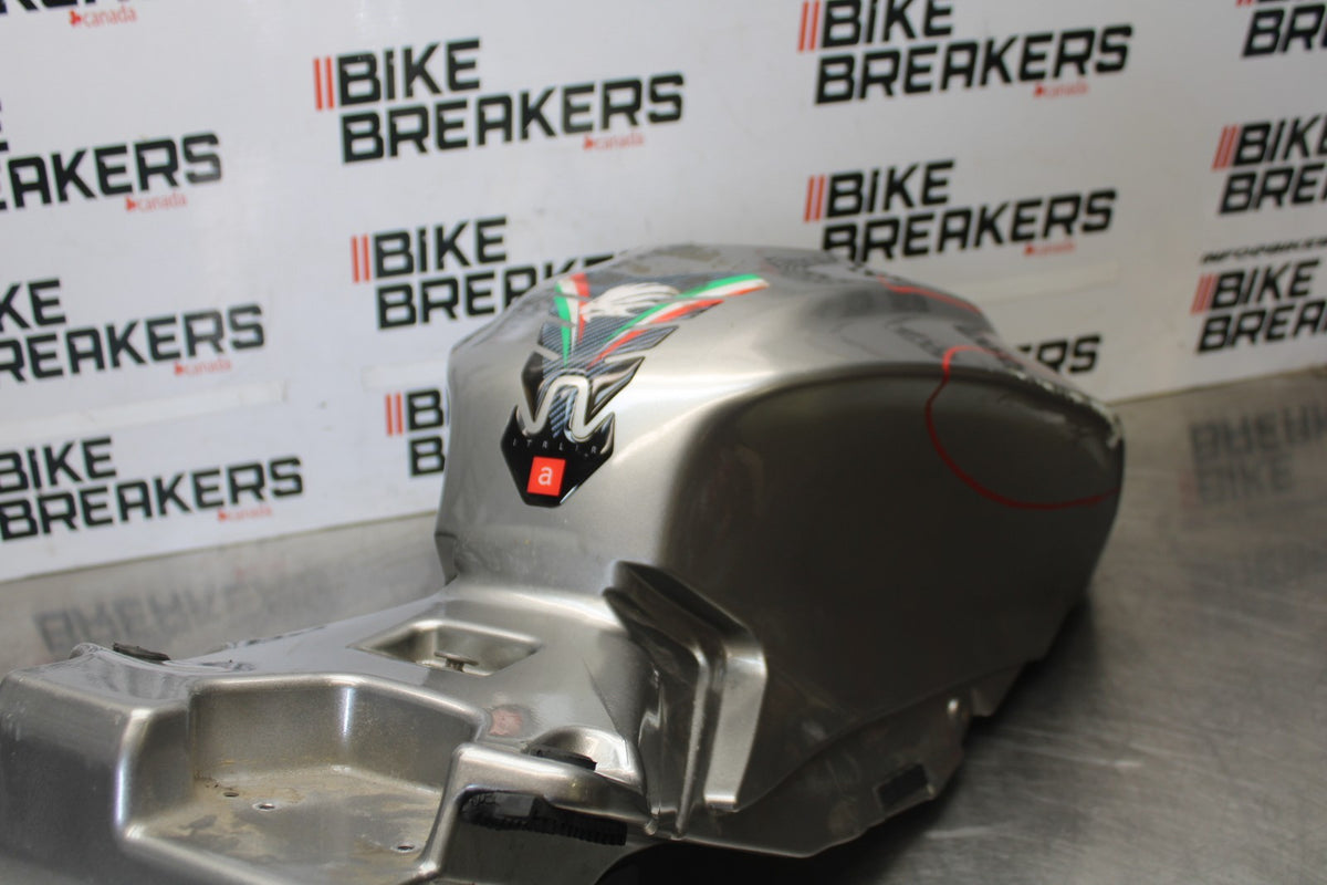 16 APRILIA TUONO V4 1100 GAS TANK FUEL CELL PETROL RESERVOIR BB905
