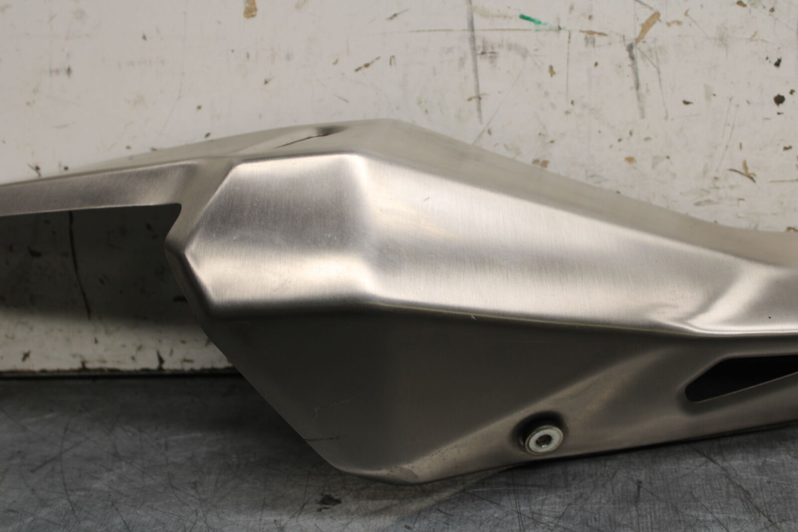 19-22 KAWASAKI Z400 REAR BACK MUFFLER EXHAUST PIPE COVER HEAT SHIELD GUARD BB738