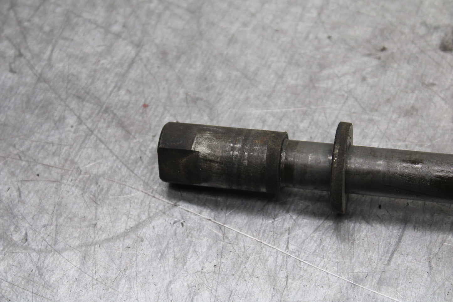 99-00 YAMAHA V STAR 1100 REAR AXLE BACK WHEEL RIM PIVOT BOLT AXEL BB711
