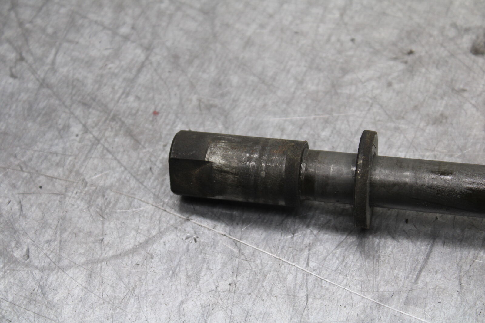 99-00 YAMAHA V STAR 1100 REAR AXLE BACK WHEEL RIM PIVOT BOLT AXEL BB711