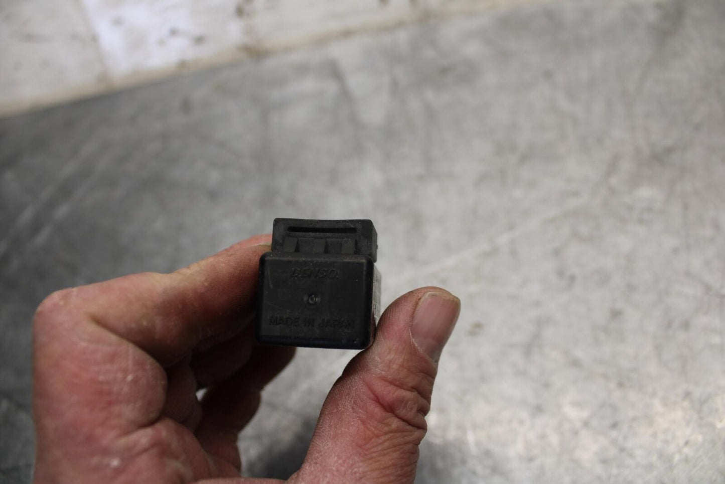 19-20 KAWASAKI NINJA ZX6R TURN SIGNAL BLINKER RELAY FLASHER SWITCH BB517