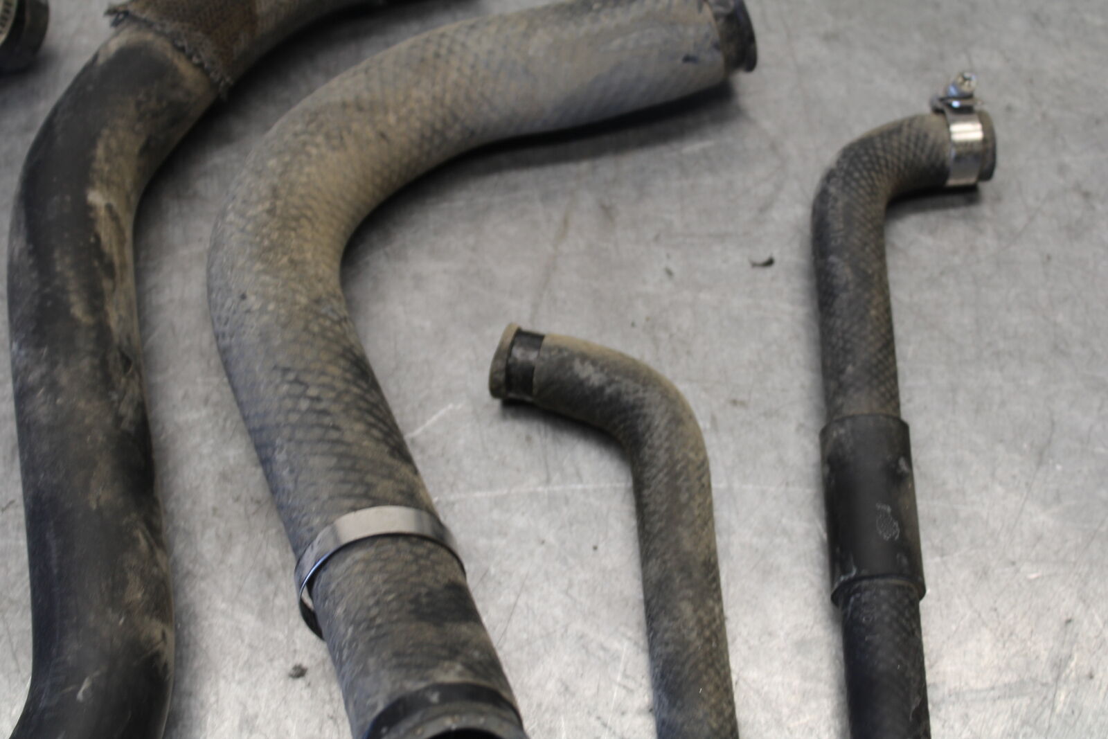 11-24 SUZUKI GSXR750 RADIATOR HOSES ENGINE COOLANT WATER PIPES HOSE SET   BB687