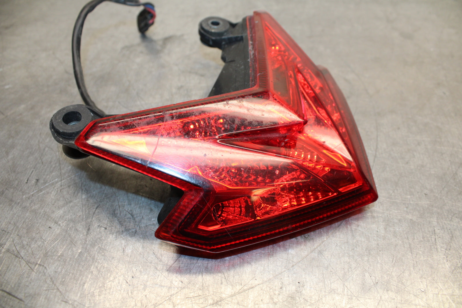 13-17 KAWASAKI NINJA ZX6R ZX636E REAR TAIL TAILLIGHT BACK BRAKE LIGHT BB735