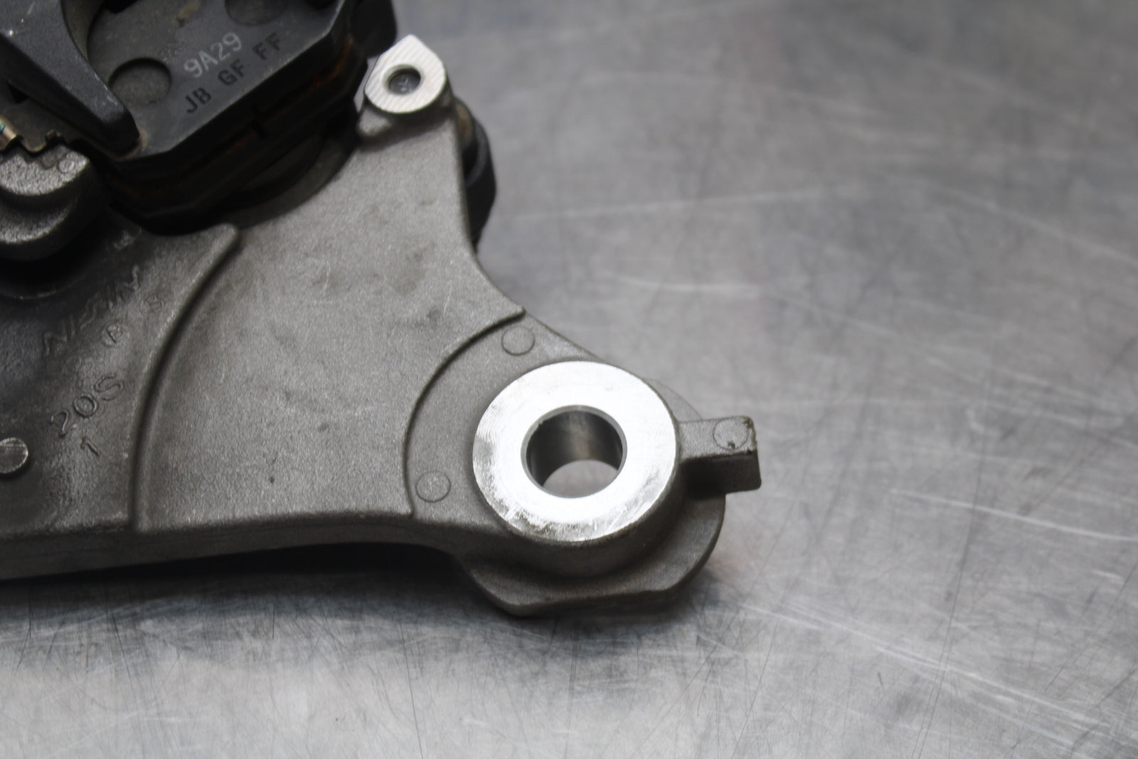 09-15 YAMAHA FZ6R REAR BACK BRAKE CALIPER W MOUNT BRACKET BB161
