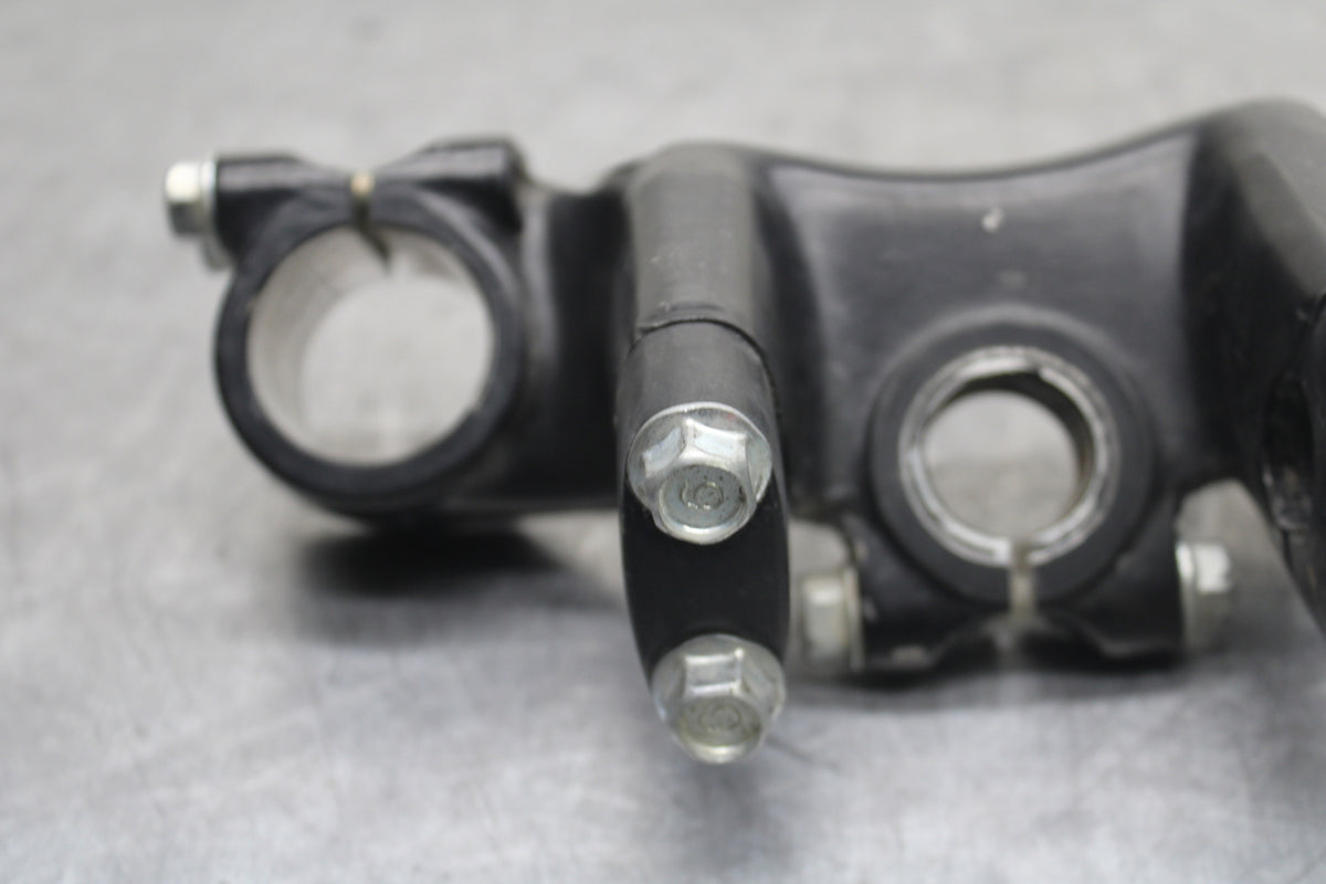 82-83 YAMAHA IT175 FORKS UPPER TRIPLE TREE CLAMP BB108