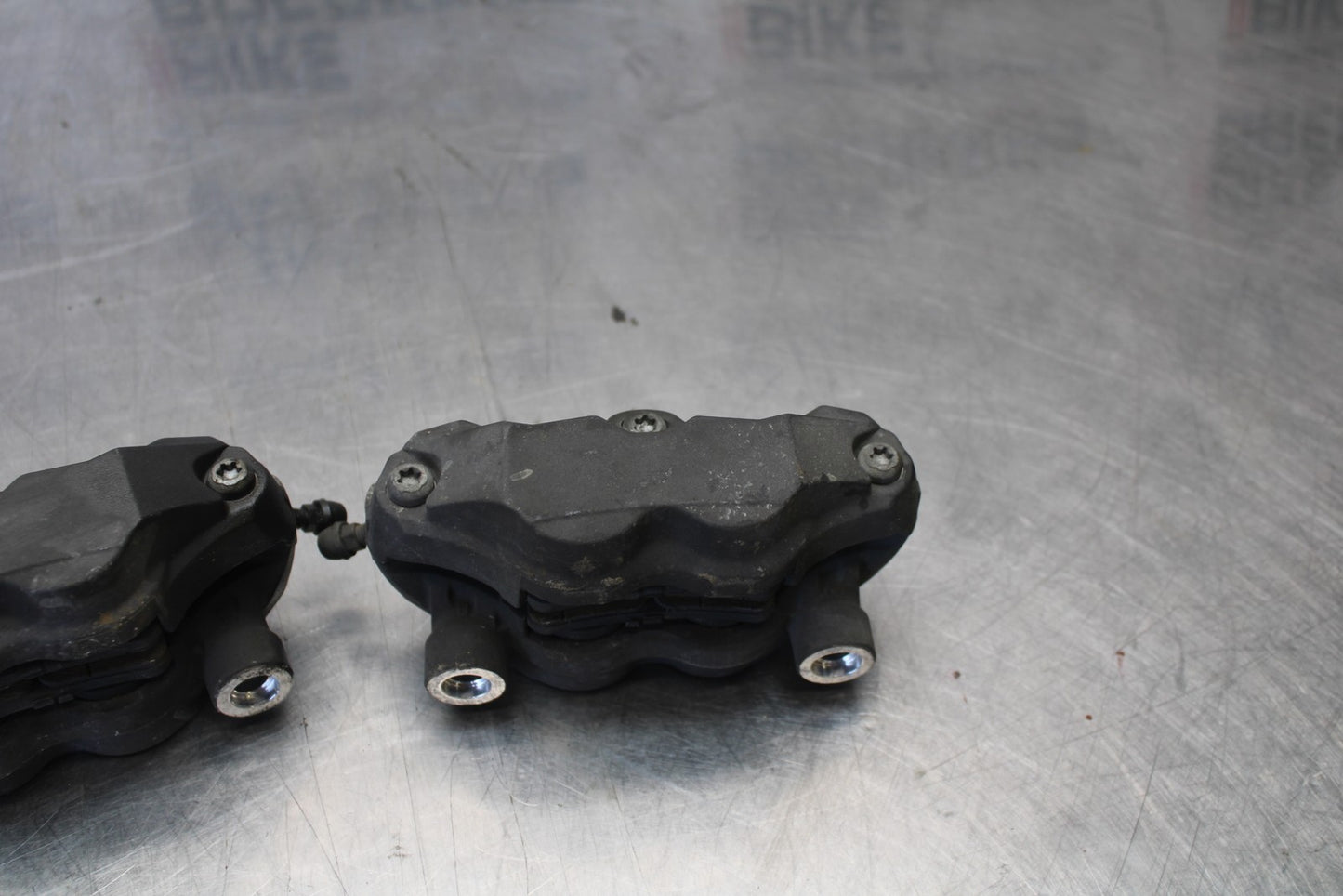 06-07 SUZUKI GSXR 600 RIGHT LEFT FRONT BRAKE CALIPER SET PAIR CALIPERS BB170