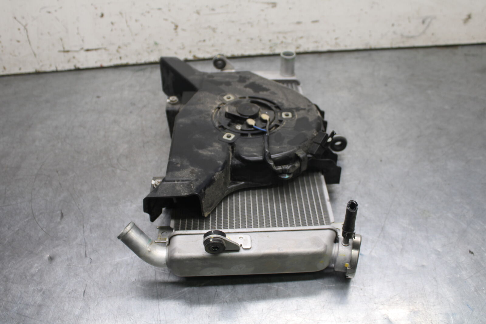 18-23 KAWASAKI NINJA 400 EX400 ABS ENGINE RADIATOR MOTOR COOLING RADIATER BB747