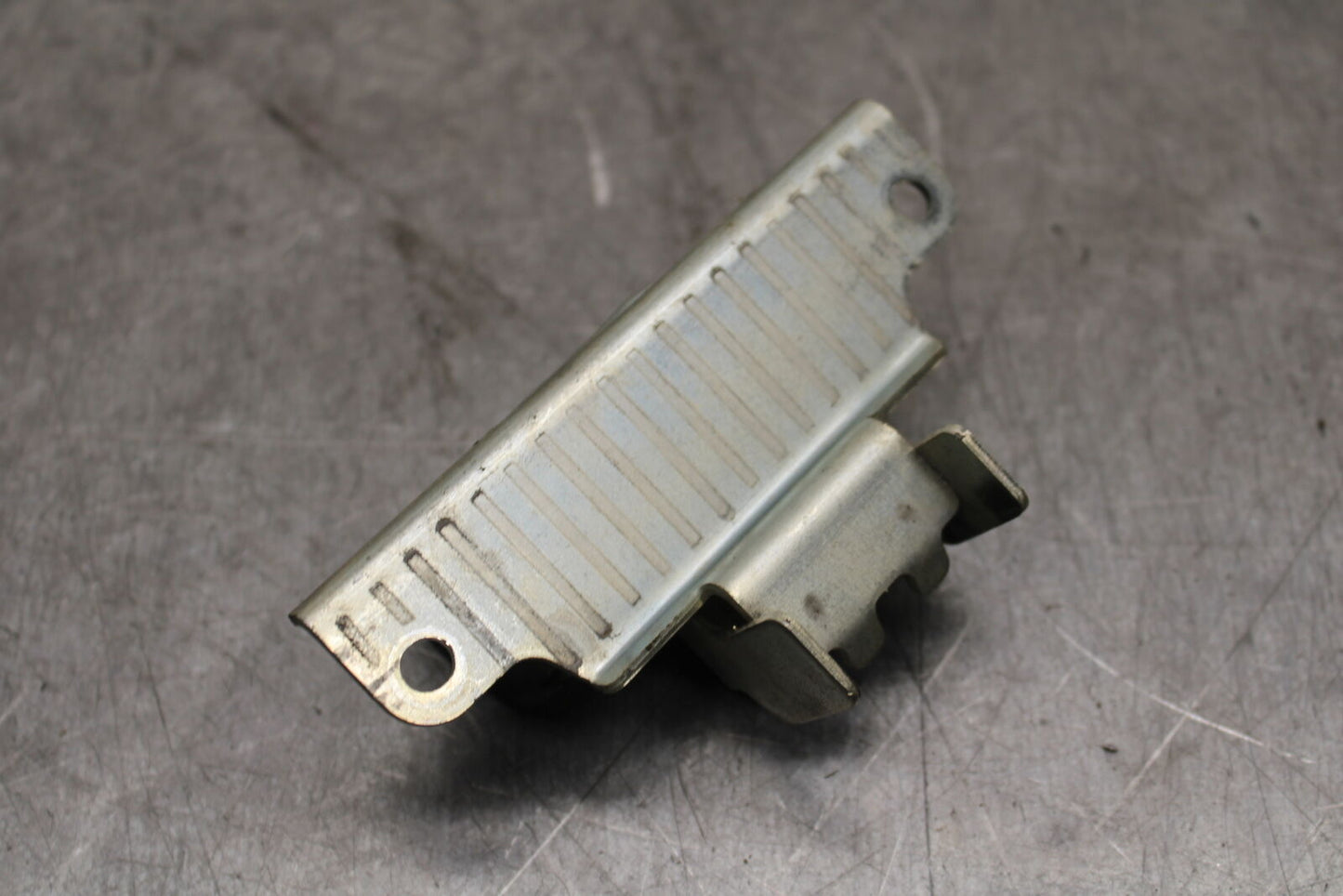 09-15 YAMAHA FZ6R GAS TANK FUEL CELL PETROL RESERVOIR BRACKET MOUNT BB719