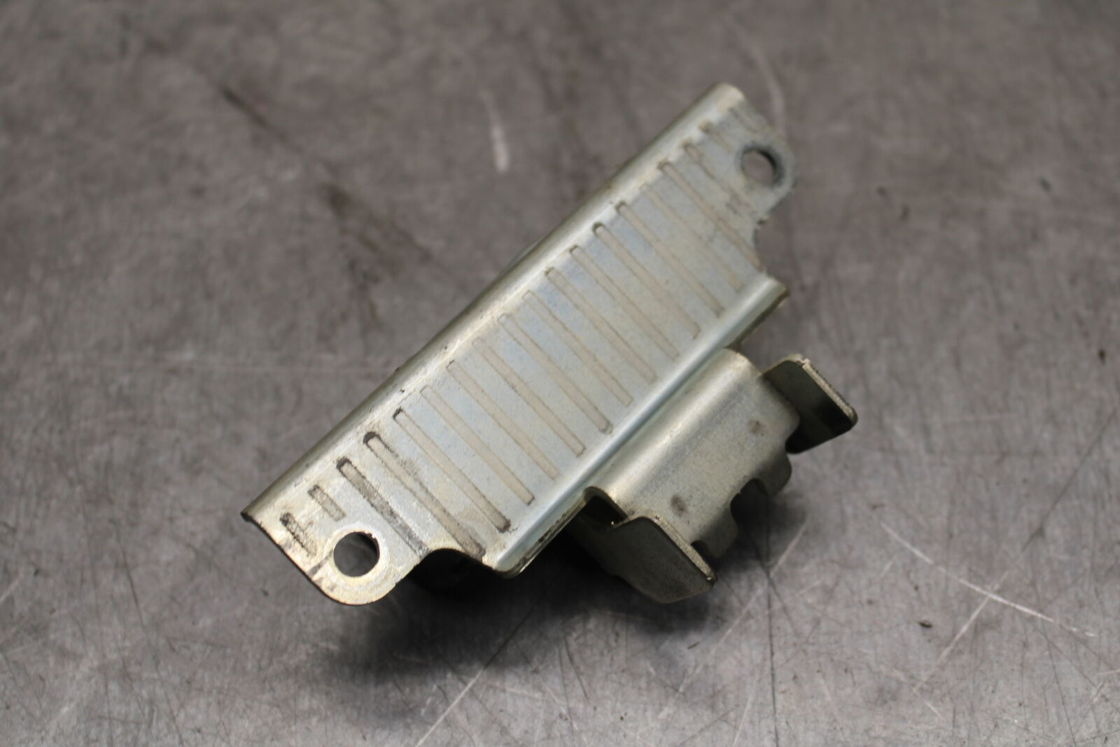 09-15 YAMAHA FZ6R GAS TANK FUEL CELL PETROL RESERVOIR BRACKET MOUNT BB719