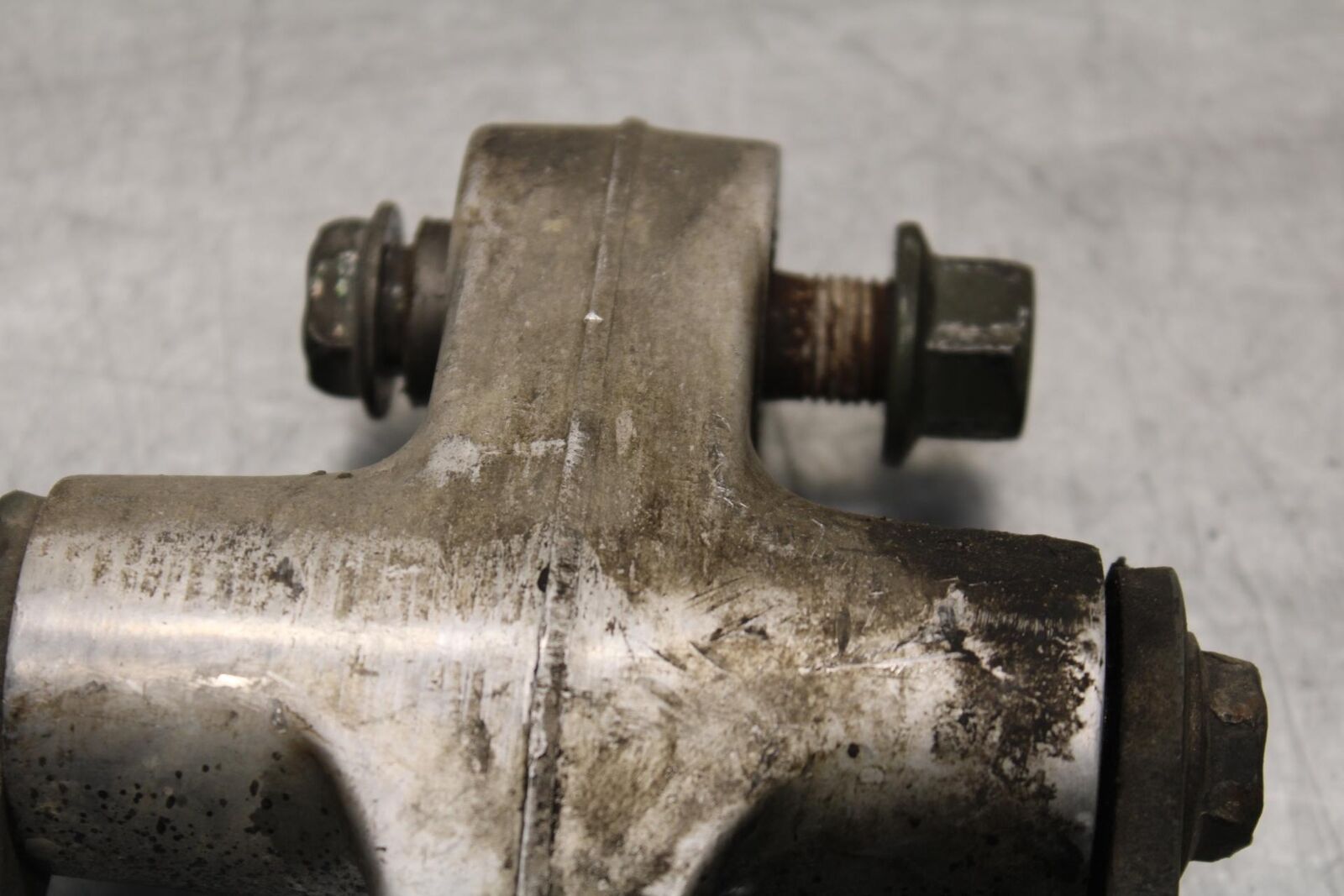 2004 Suzuki Intruder 1500 VL1500 REAR BACK SHOCK LINKAGE BB573