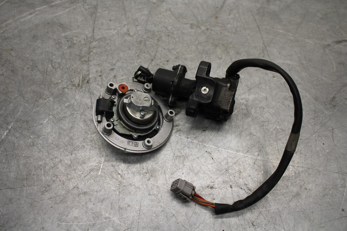 2017 Suzuki GSXR600 IGNITION LOCK W KEY GAS CAP BB527