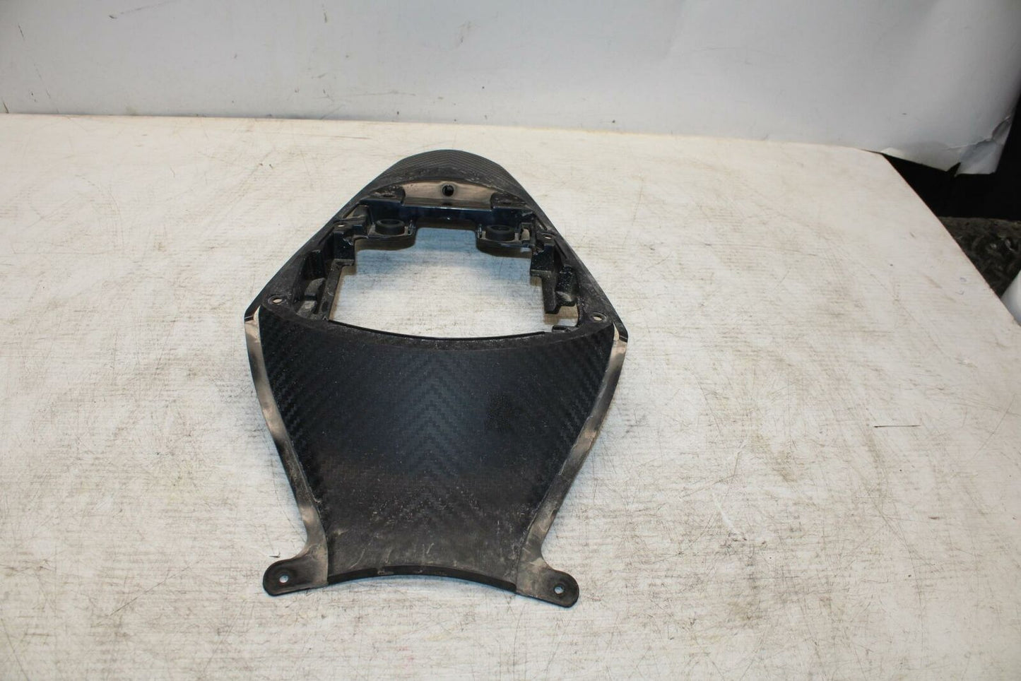 11-19 SUZUKI GSXR600 CENTER REAR BACK TAIL FAIRING COWL BB371
