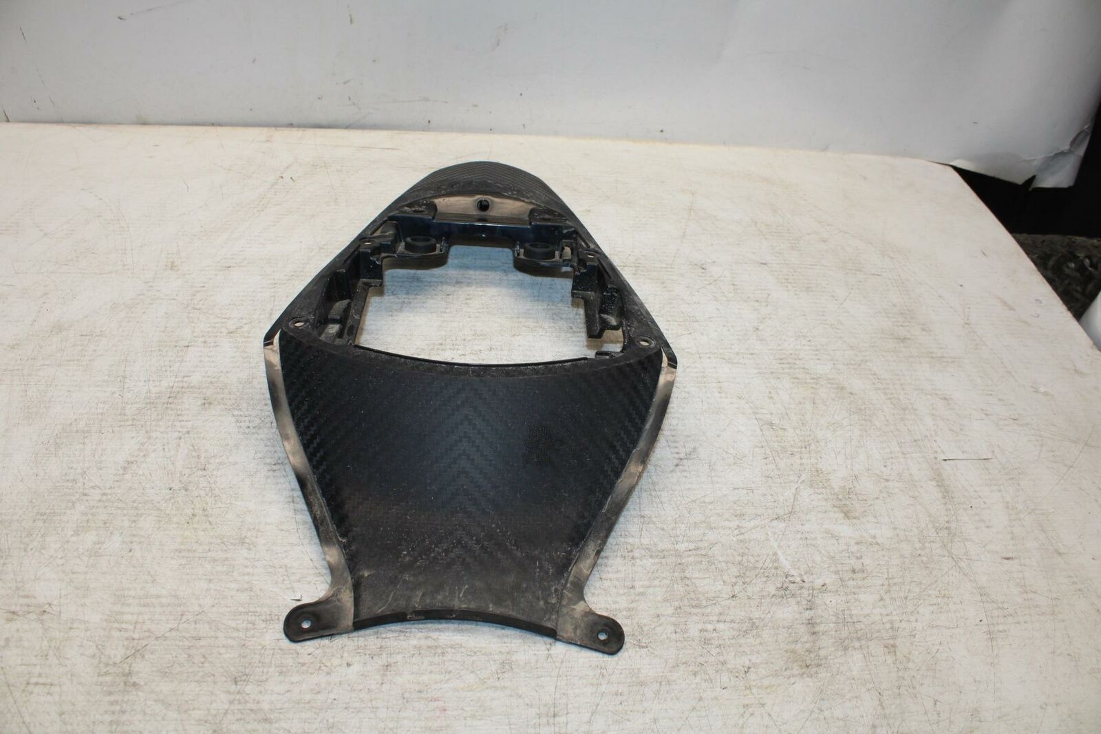 11-19 SUZUKI GSXR600 CENTER REAR BACK TAIL FAIRING COWL BB371