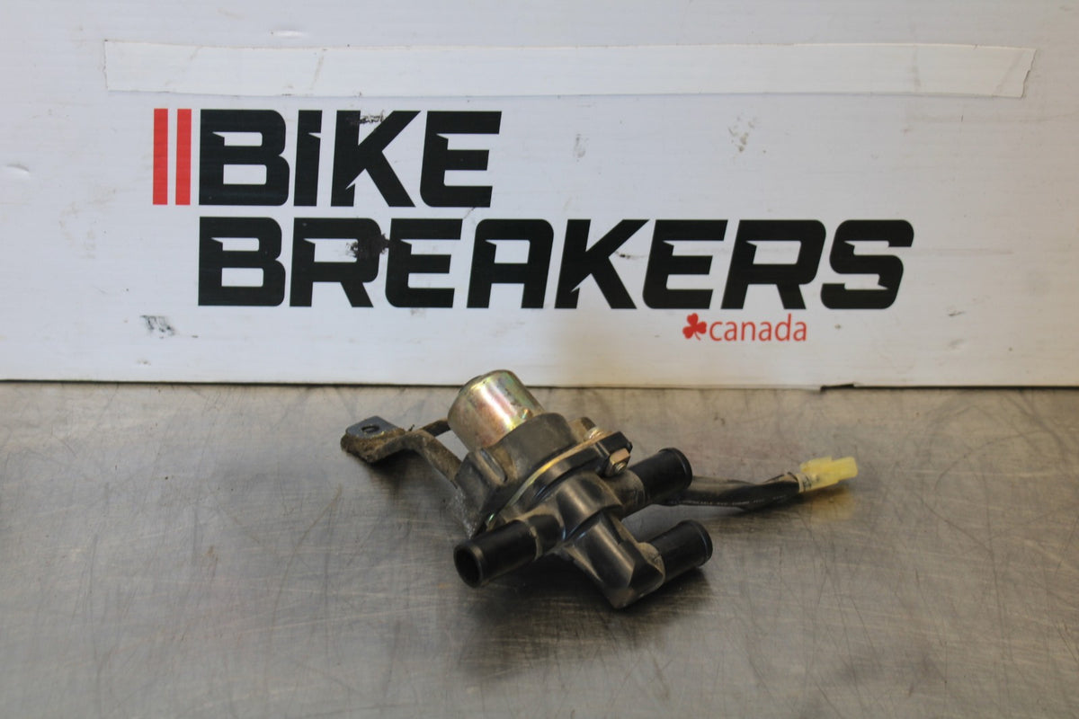05 YAMAHA YZF R6 AIR VALVE SOLENOID TOP ENGINE SWITCH SENSOR BB894
