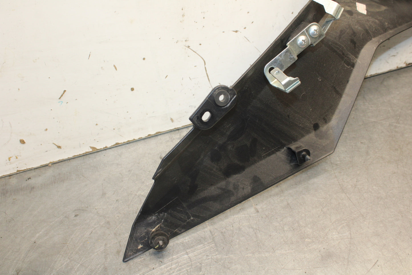 18-23 KAWASAKI NINJA 400 LEFT MID UPPER SIDE FAIRING COWL PLASTIC BB679