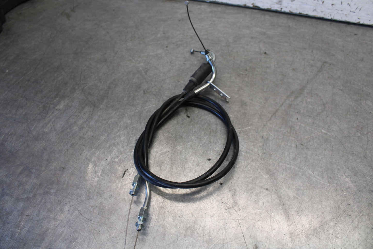 11-24 SUZUKI GSXR750 THROTTLE CABLES LINES BB687