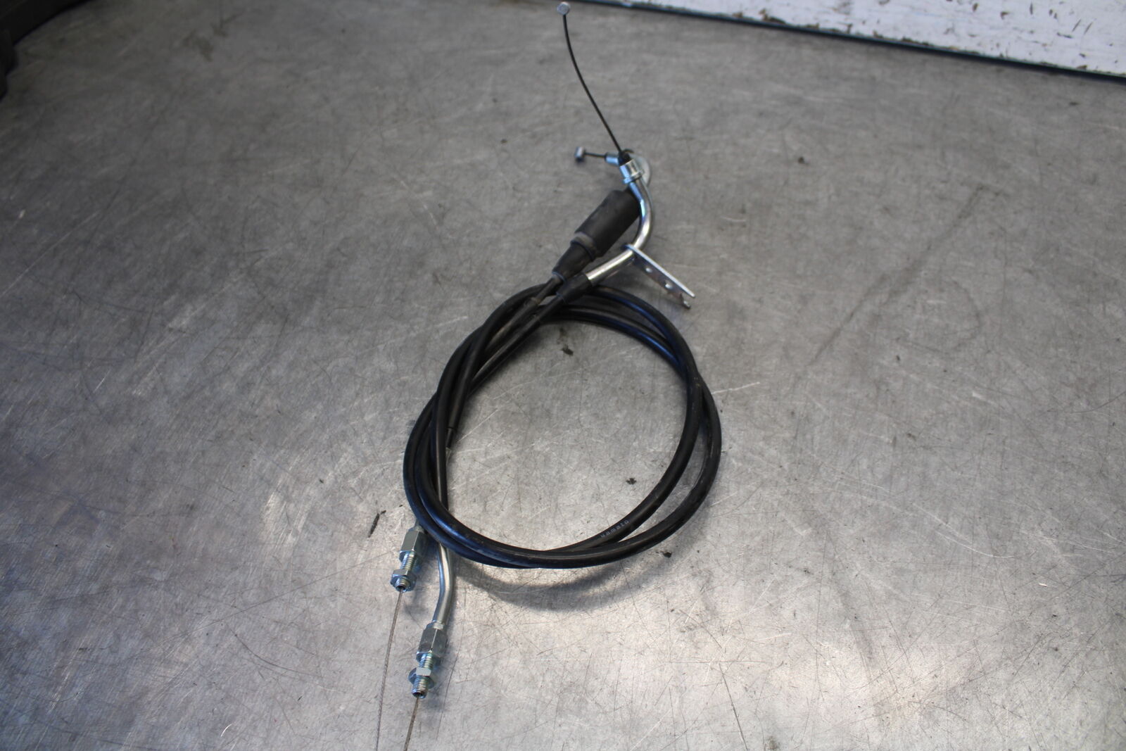 11-24 SUZUKI GSXR750 THROTTLE CABLES LINES BB687