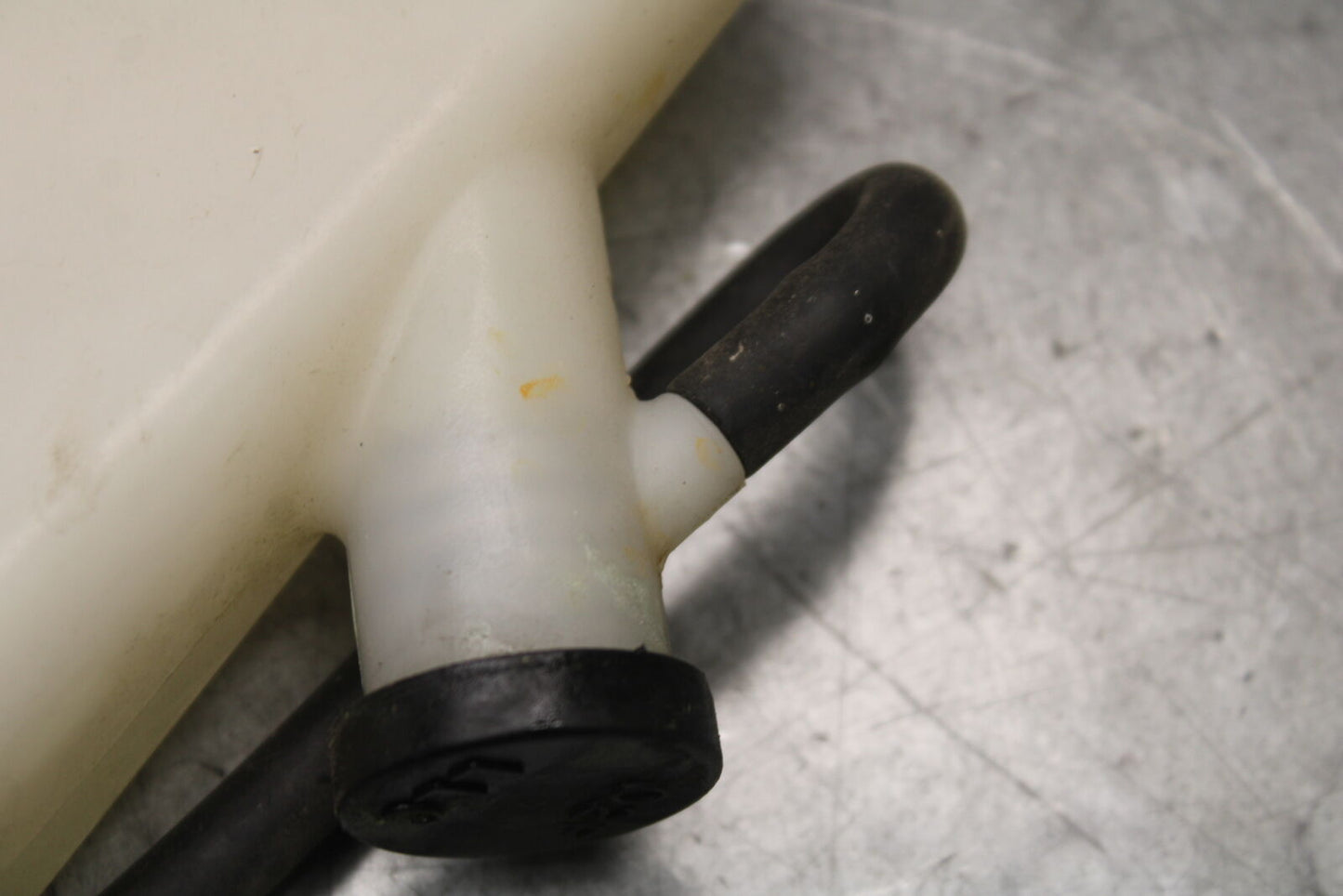 05-06 SUZUKI GSXR1000 COOLANT WATER TANK RESERVOIR BOTTLE 17910-41G00 BB663