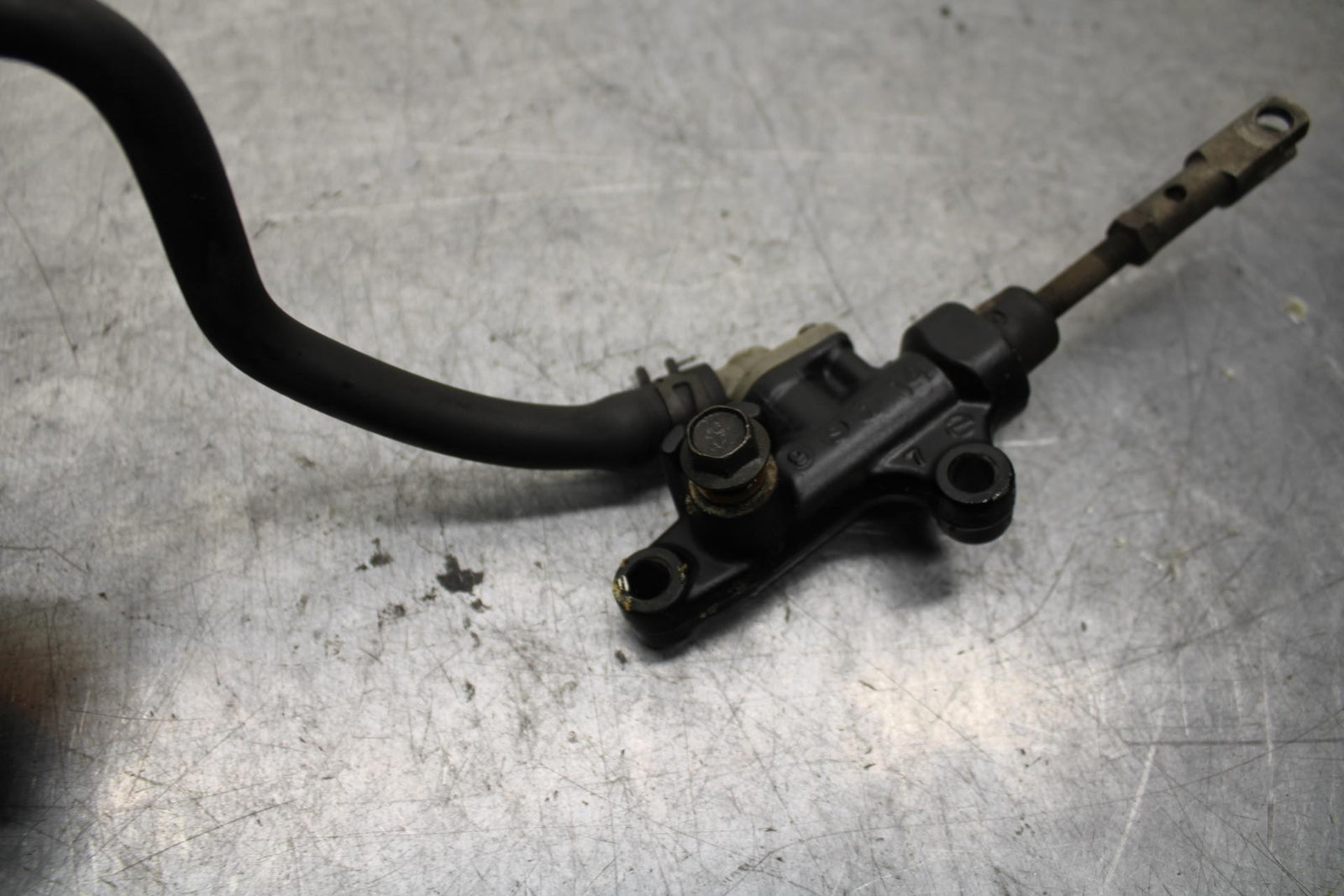 89-90 YAMAHA FZR600 REAR  BRAKE MASTER CYLINDER W RESERVOIR 1WG-25850-50-00 BB76