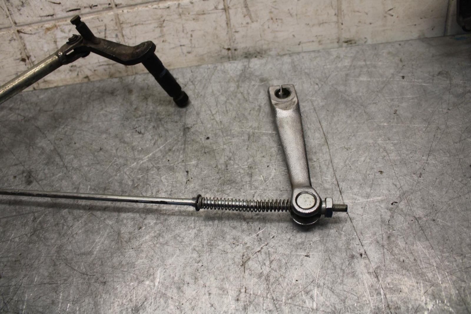 2007 Suzuki Boulevard M50B REAR BACK BRAKE TORQUE ROD SHAFT BAR BB537