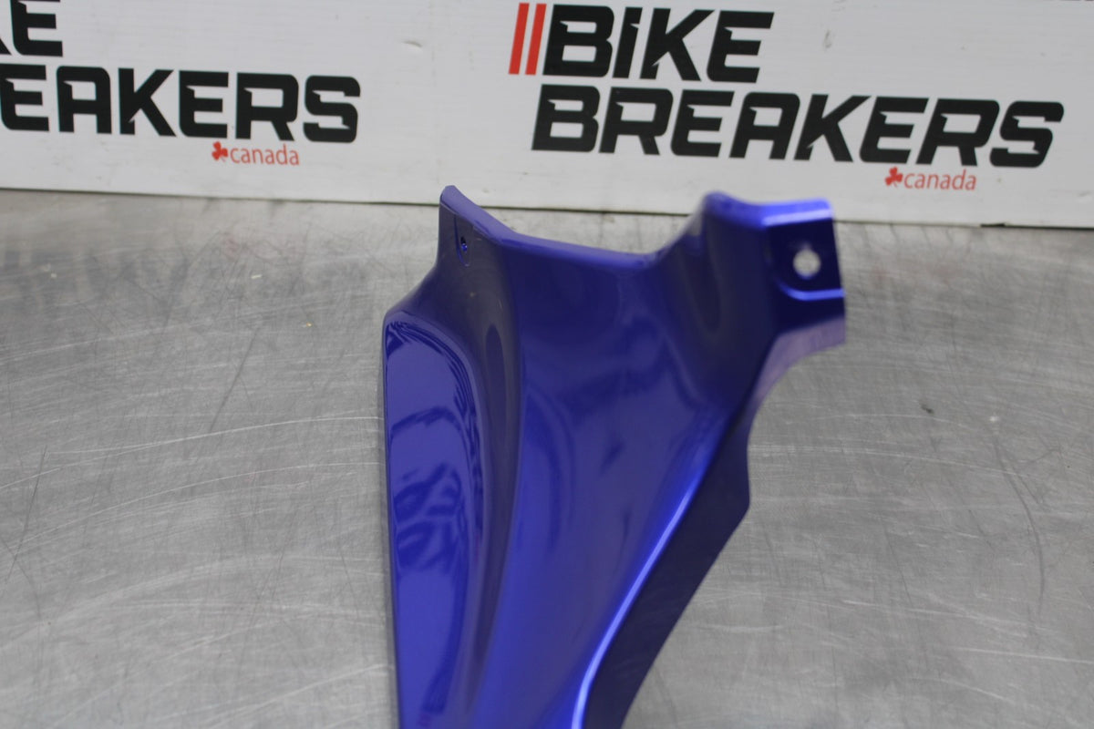 22-25 YAMAHA YZF R7 RIGHT FRONT DUCT COVER PANEL COWL BB583
