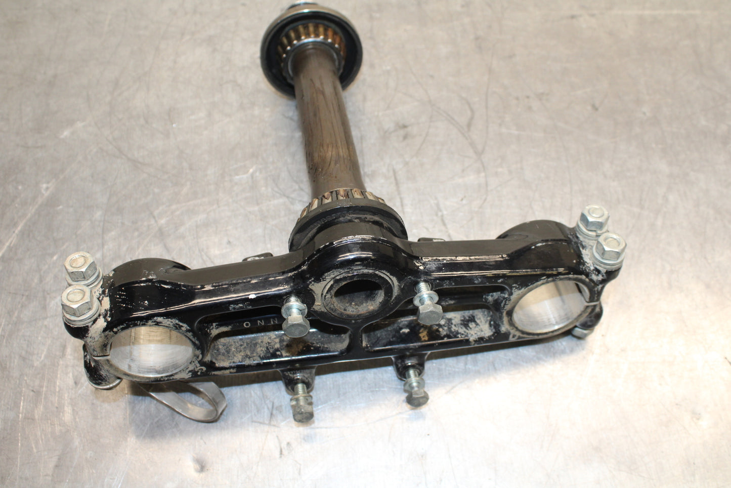 82-83 YAMAHA IT175 FRONT FORKS CLAMP LOWER TRIPLE TREE STEM BB108