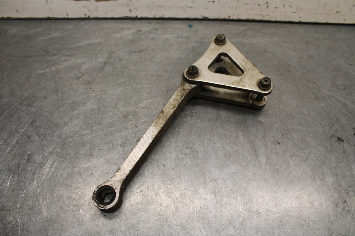 04-06 YAMAHA YZF R1 REAR DOGBONE SHOCK LINKAGE LINK 5VY-2217A-00-00 BB659
