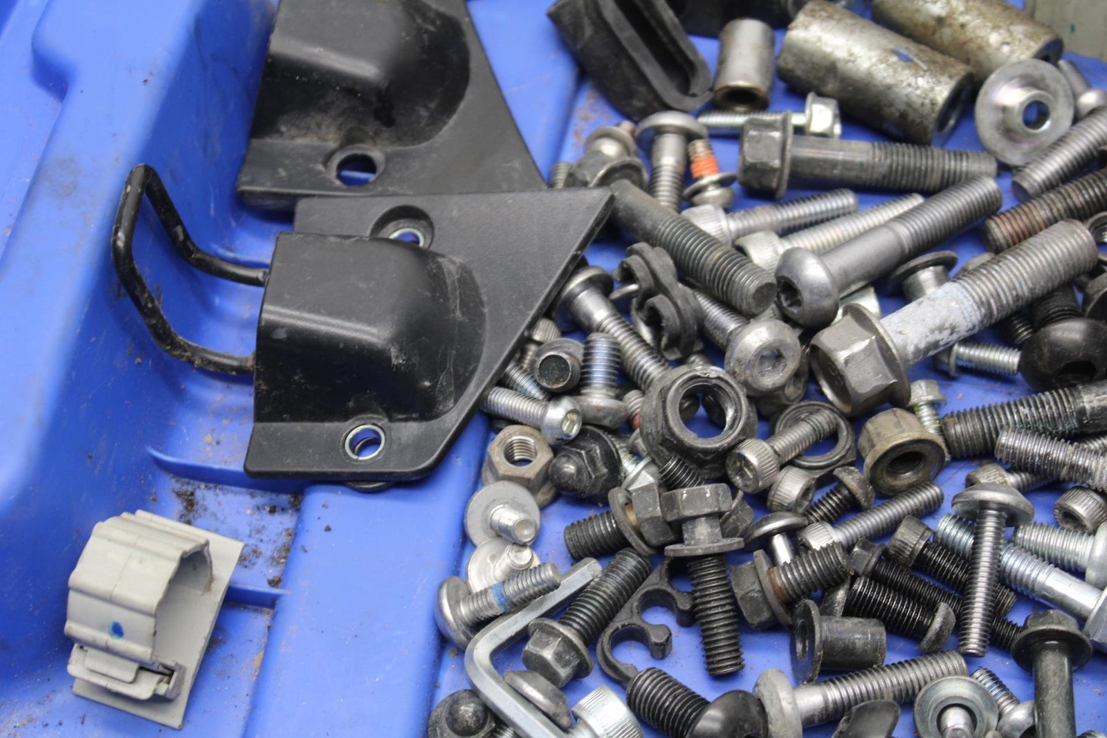 06-14 YAMAHA ROADLINER S XV1900S MISCELLANEOUS MOUNTING BOLTS HARDWARE BB619 
