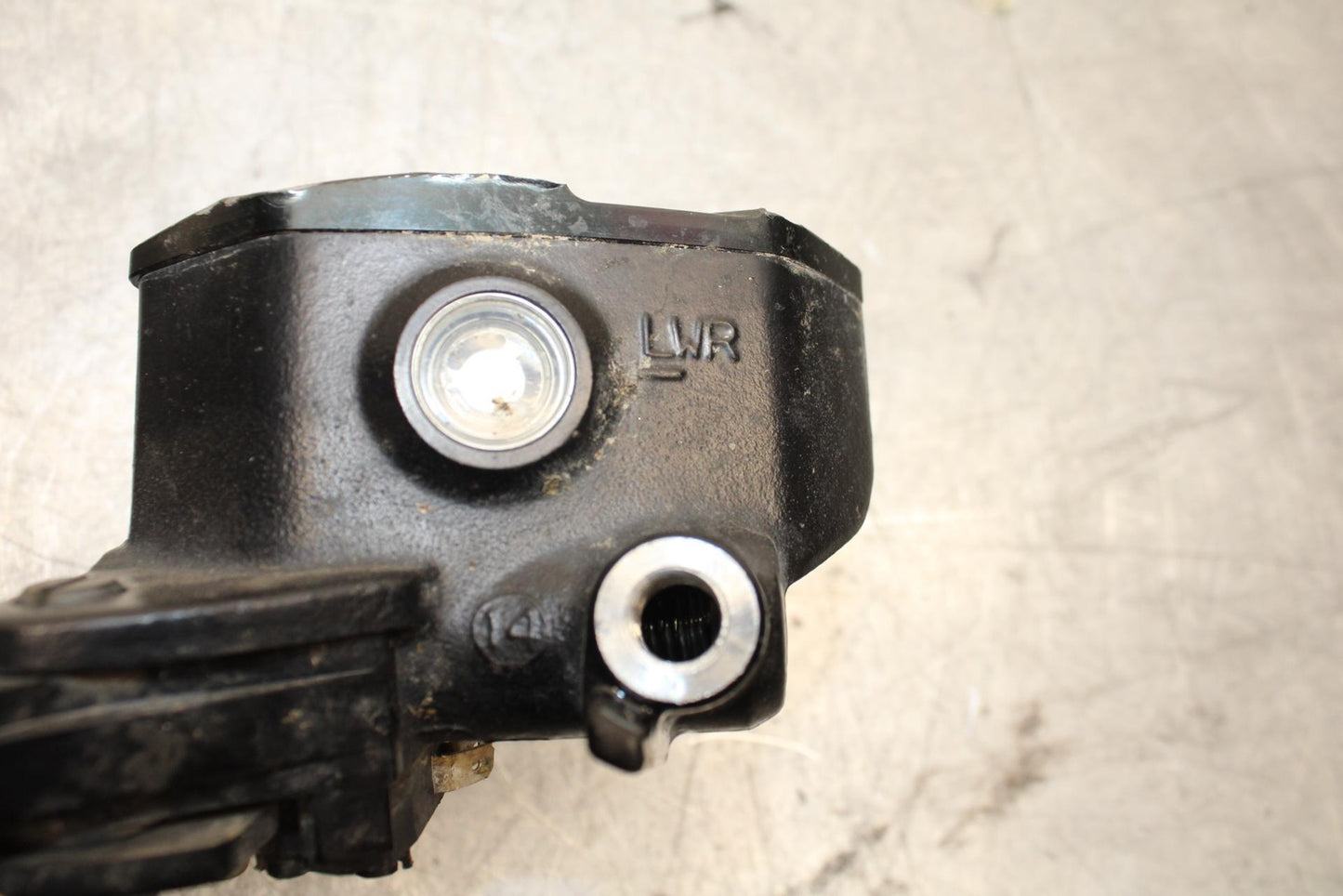 17 KAWASAKI Z900 ZR900 FRONT BRAKE MASTER CYLINDER w/ LEVER 43015-0703 BB549