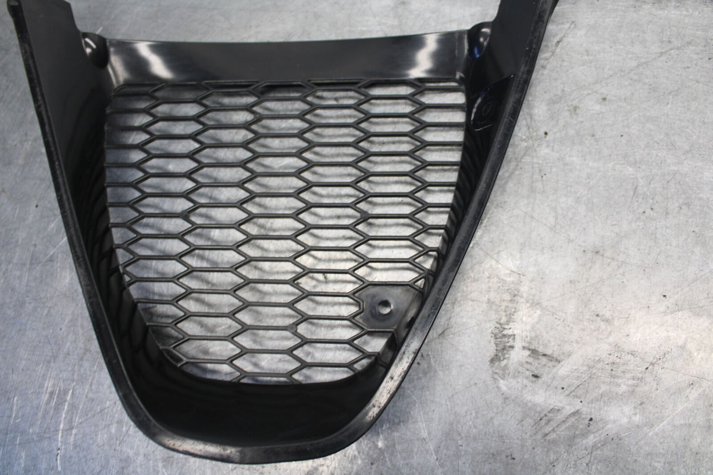 05-06 SUZUKI GSXR1000 FRONT LOWER INNER EXHAUST V FAIRING COWL GUARD  BB676