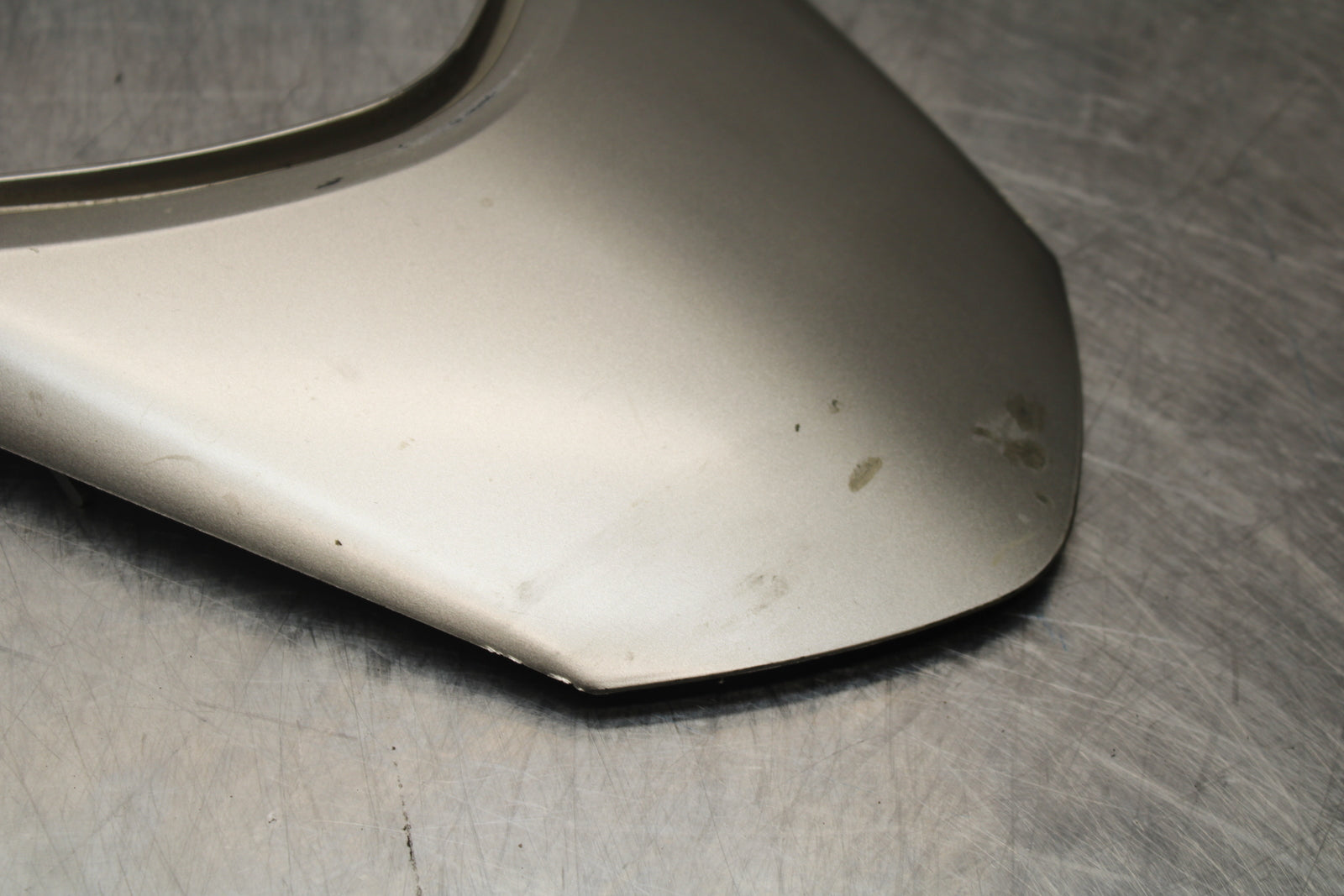 04-05 KAWASAKI NINJA ZX10R CENTER REAR BACK TAIL FAIRING COVER TRIM COWL BB163