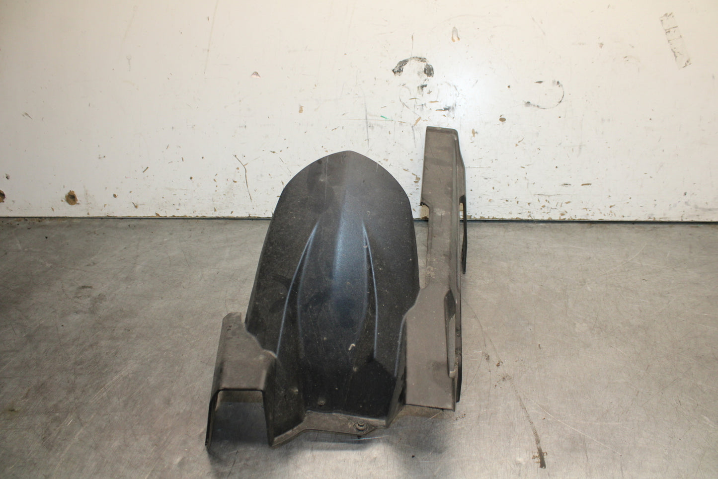 19-22 KAWASAKI Z400 REAR BACK DRIVE CHAIN GUARD COVER SHIELD BB738