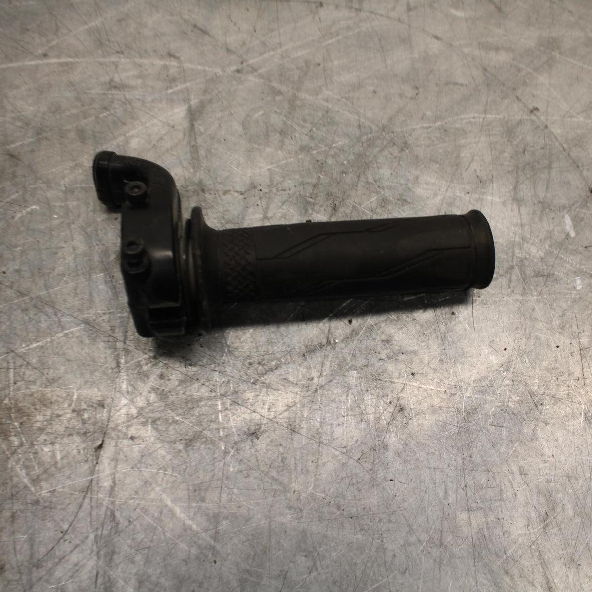 18 YAMAHA YZF R1  THROTTLE CABLE LINE HOUSING GUIDE BB473
