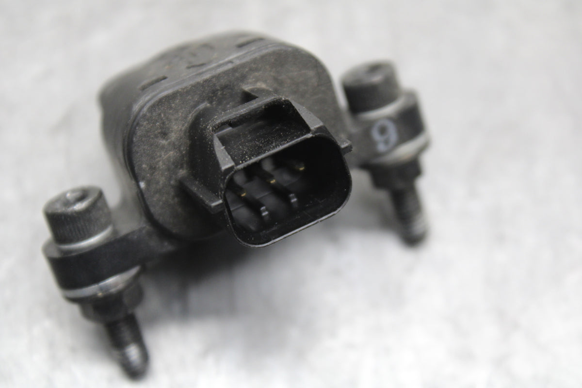 13-18 KAWASAKI NINJA ZX6R TIP OVER BANK ANGLE CRASH SENSOR  21176-0026 BB666