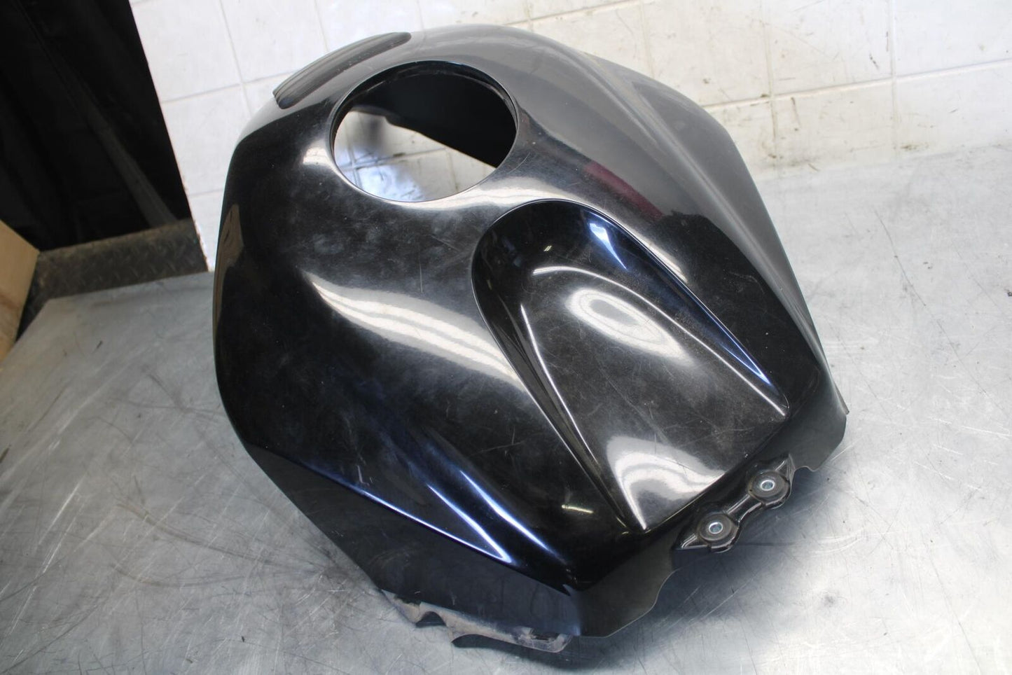 2004 Honda CBR600RR GAS TANK FUEL CELL COVER FAIRING COWL BB511