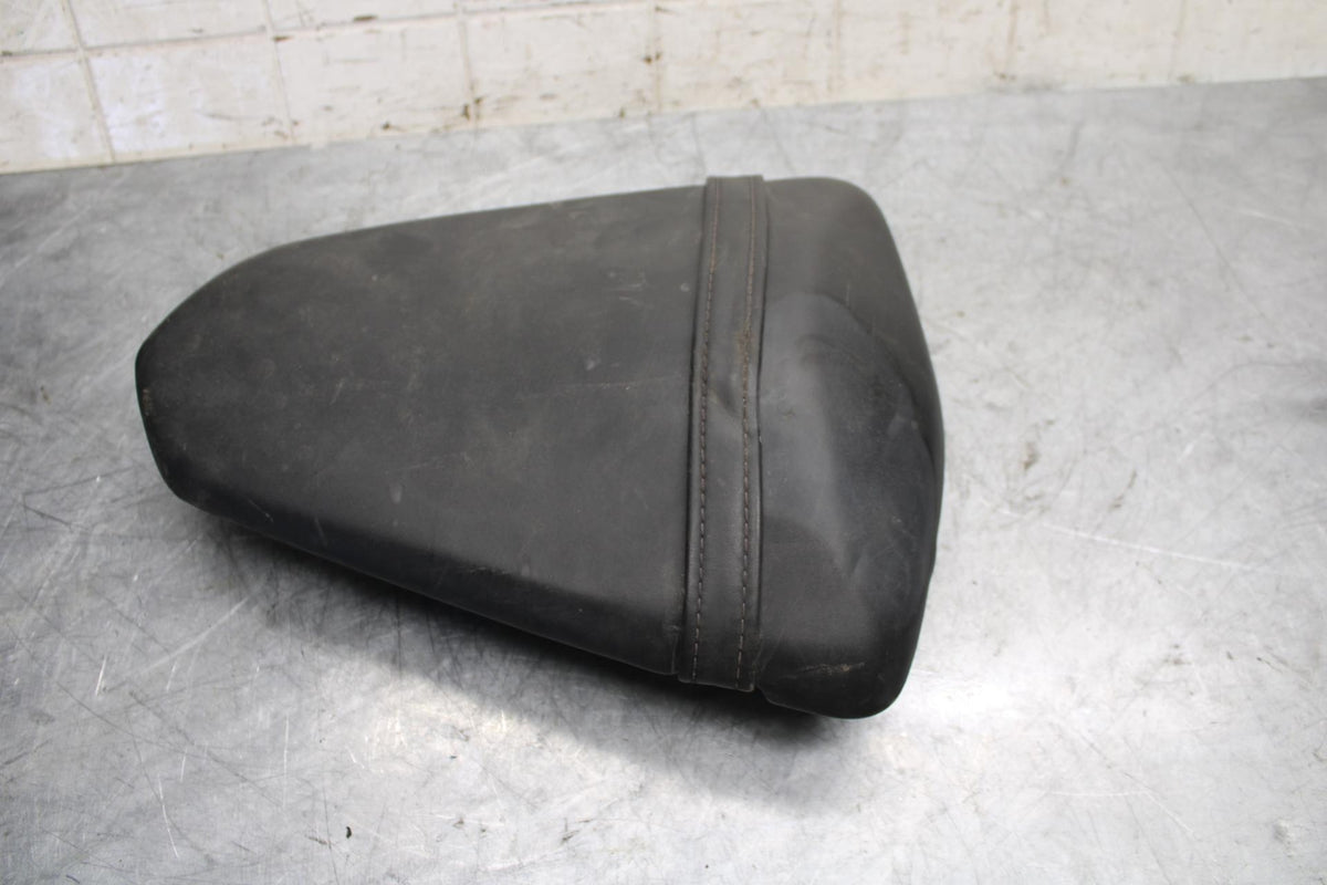 2015 Yamaha YZF R3 REAR BACK PASSENGER TANDEM SEAT PAD SADDLE PILLION BB526