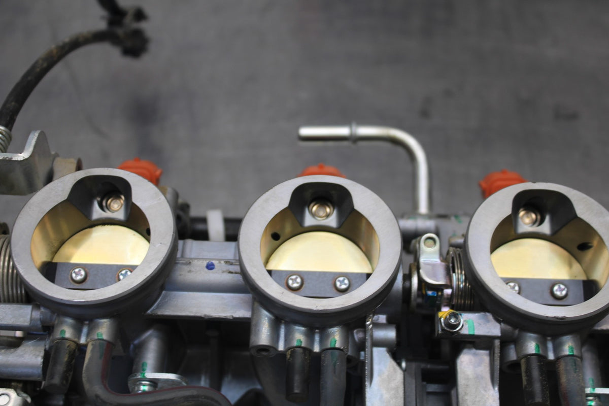 24-25 KAWASAKI NINJA ZX6R MAIN FUEL INJECTORS / THROTTLE BODIES BB785